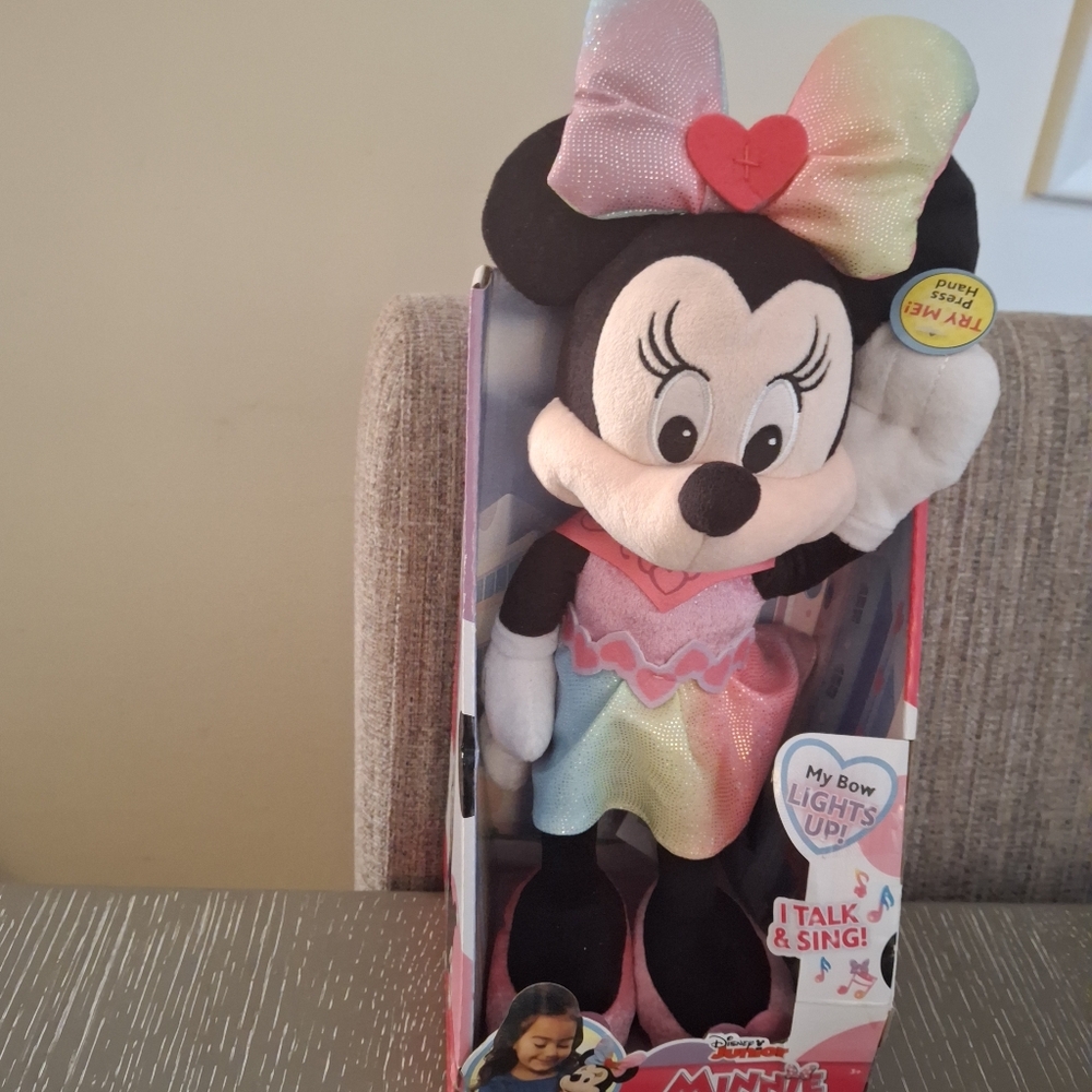 Disney Junior Sparkle & Sing Minnie Mouse  Plush